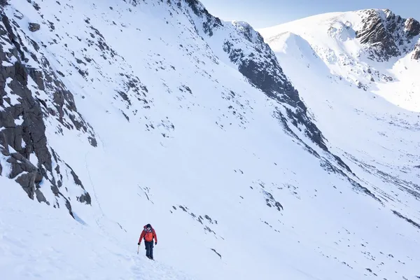 Winter walking, Coire an Sneachda