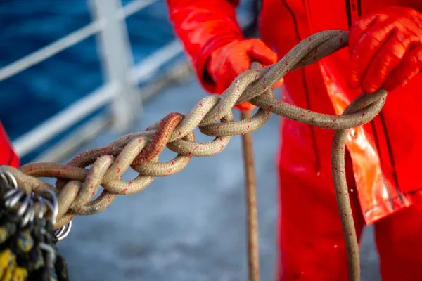 Tying the cod-end